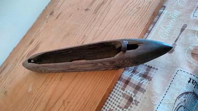 Antica navetta tessile di industriali design