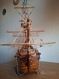 nave roter Lowe  