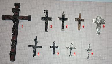 Collezione di 9 Crocifissi dall'800 a metà 900