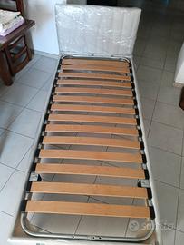 Struttura letto in ecopelle grigio chiaro 