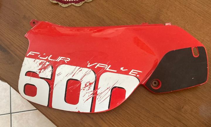 Fiancata sinistra Gilera  Rc 600 rossa originale