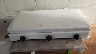 fornello a gas tre fuochi 