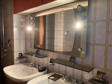 Specchiera bagno con accessori