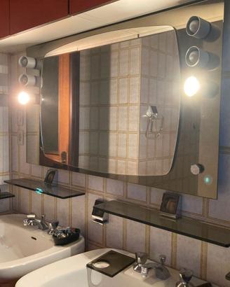 Specchiera bagno con accessori