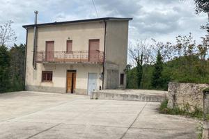 Appartamento di 100 m² con 3 locali e box auto dop