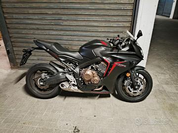 Honda CBR 650F 2017, 48.000 km tagliandata