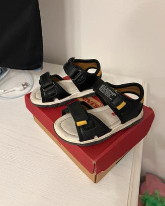 Sandali Levis 25