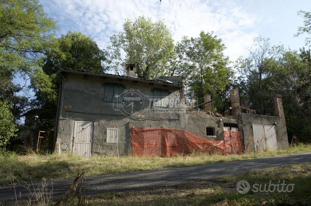 RUSTICO DA RISTRUTTURARE NEI COLLI BOLOGNESI