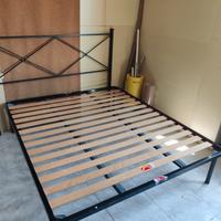 Letto matrimoniale con doghe e struttura 160x190