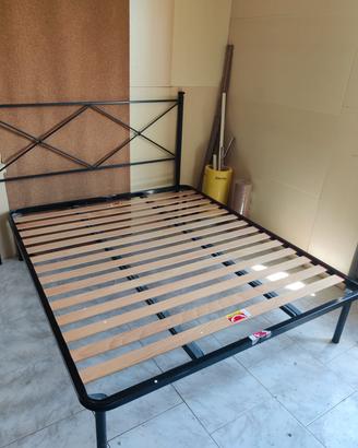 Letto matrimoniale con doghe e struttura 160x190