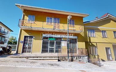 PALAZZINA CON 3 APPARTAMENTI, NEGOZIO, GARAGE, CAN
