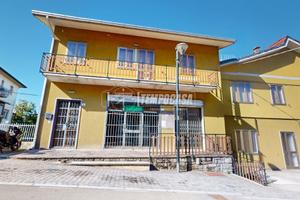 PALAZZINA CON 3 APPARTAMENTI, NEGOZIO, GARAGE, CAN