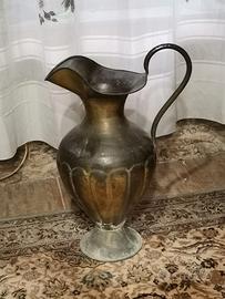 Porta ombrelli in ottone brunito a forma di anfora