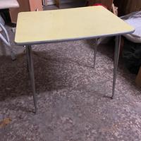 Tavolo in formica anni ‘60 giallo