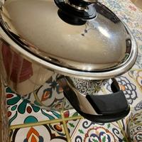 Pentola con coperchio misure in foto