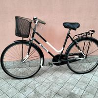 Bicicletta da 26 nera e beige torpado con cesto