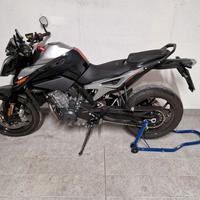 KTM 790 Duke solo 4000km con AKRA e accessori