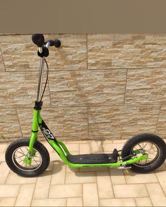 Monopattino made in Germany con leva del freno