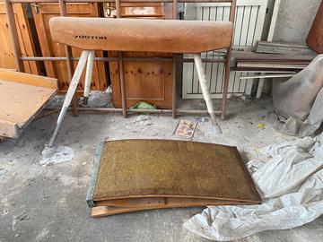 Cavallina con pedana da ginnastica