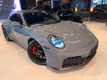 PORSCHE 992 Carrera 4 GTS
