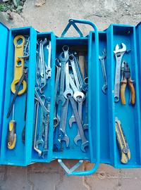 cassetta per attrezzi più chiavi