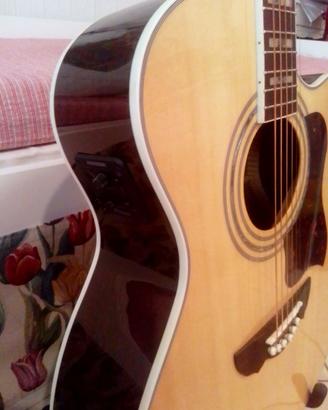 Chitarra acustica con pick up