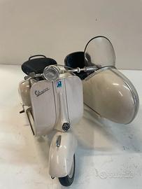 Raro Modellino Vespa d'epoca con Sidecar