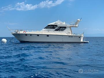 Barca a motore buone condizioni , funzionant