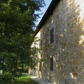 Rustico / Casale di 150 m² con più di 5 locali e b