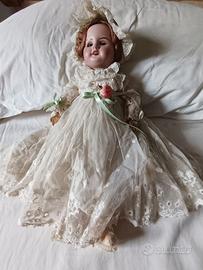 Bambola antica da collezionismo