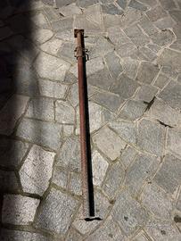 Puntello in ferro per edilizia