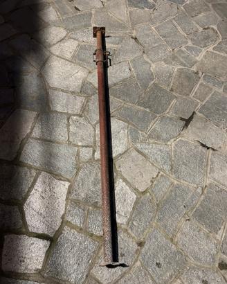 Puntello in ferro per edilizia