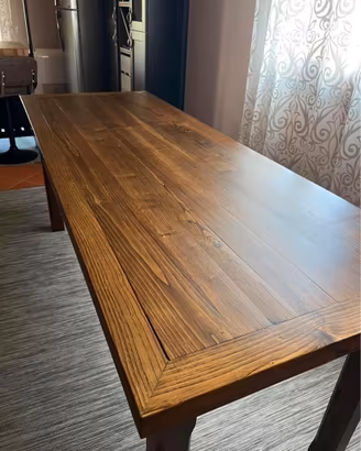 Tavolo di legno massiccio