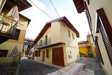 Casa indipendente di 80 m² con 3 locali e box auto