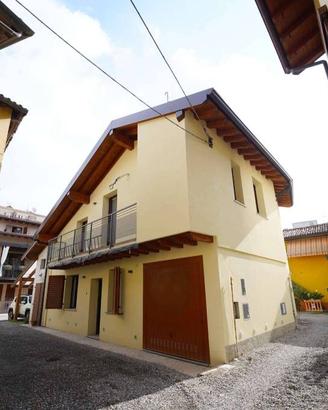 Casa indipendente di 80 m² con 3 locali e box auto