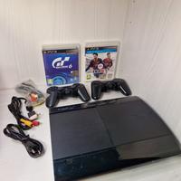 PS3 Super Slim con 2 controller e 2 gioc