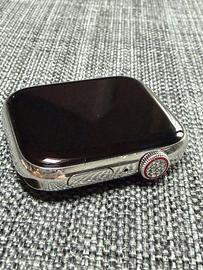 Apple Watch Serie 4 cassa in acciaio 44 mm