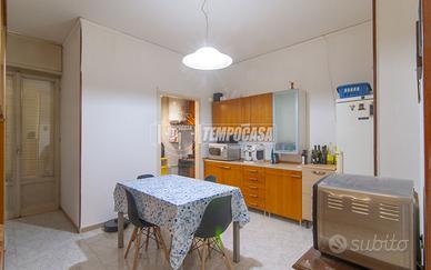 TRILOCALE LOCATO CON GARAGE, CANTINA E SPAZIO ESTE