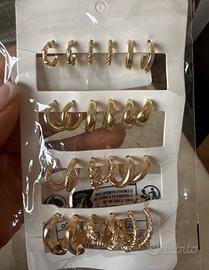 12 paia di orecchini color oro