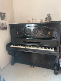 Pianoforte verticale antico
