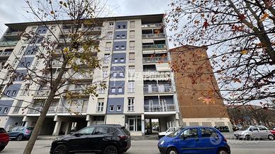 5 LOCALI LIBERO SUBITO IN BUONE CONDIZIONI!