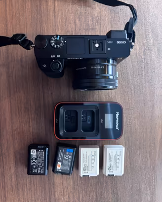 Sony alpha 6100+obiettivo 16/50 + 4 batterie