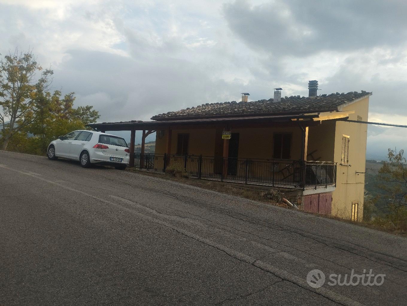 casa singola con terreno Chioviano Alto (Bisenti) - Vista 4