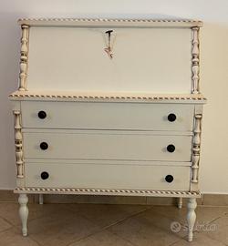 Scrittoio in stile shabby chich con cassetti e