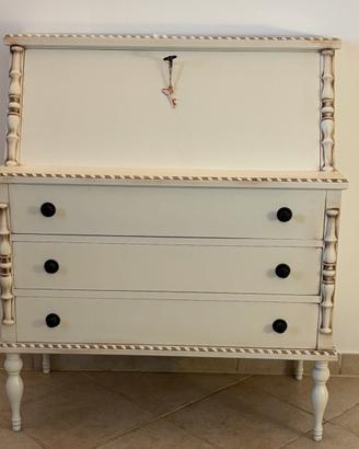 Scrittoio in stile shabby chich con cassetti e