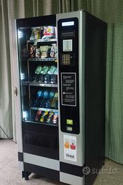 Distributore automatico acqua snack bevande 