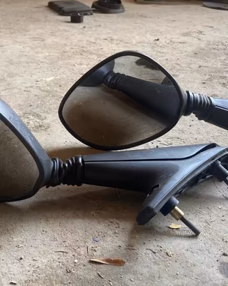 SPECCHIETTO DX E SX PER PIAGGIO X8 A 11€ L'UNO