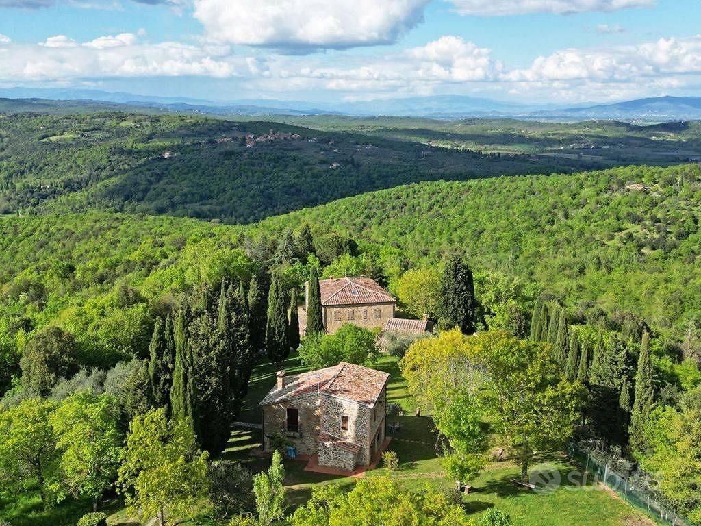 Rustico / Casale di 600 m² con più di 5 locali e b - Vista 3
