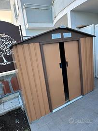 Casetta giardino con pavimentazione legno