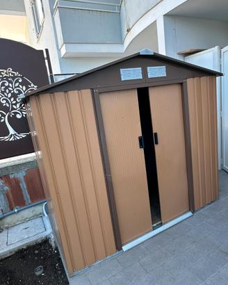 Casetta giardino con pavimentazione legno